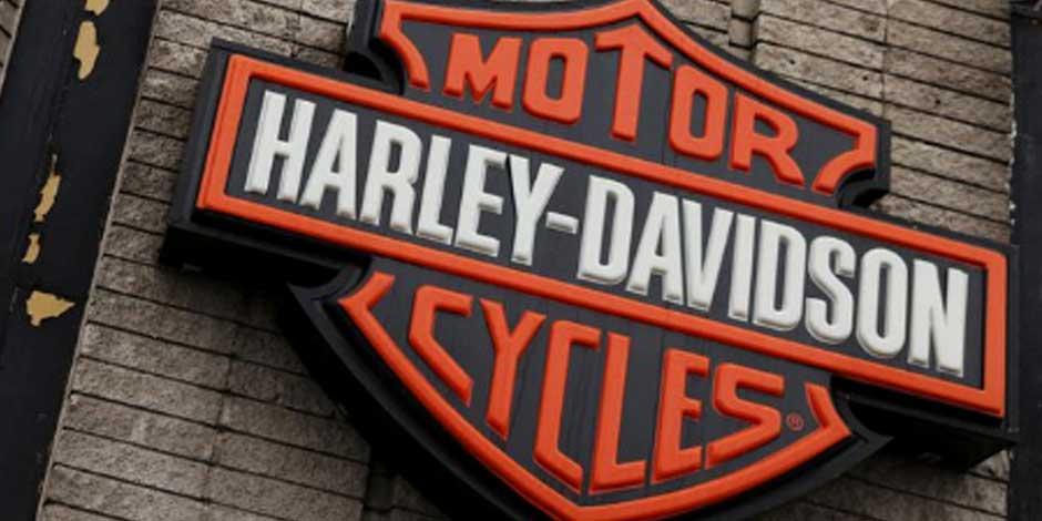 El logotipo de las motocicletas Harley-Davidson se ve en un concesionario en Queens, Nueva Yorkel 7 de febrero de 2022