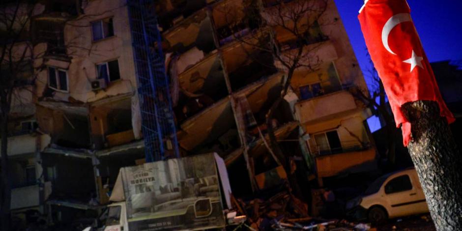 Edificio colapsado en Kahramanmaras, Turquía, por los sismos del 6 de febrero.