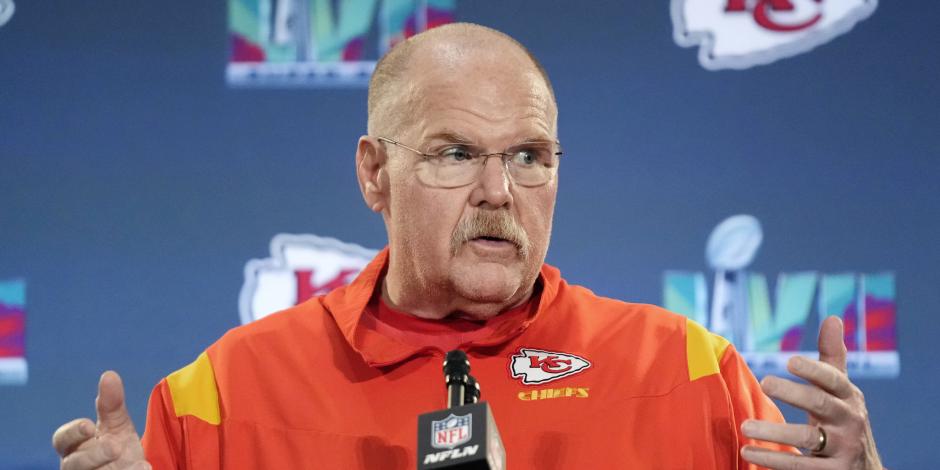 El entrenador en jefe de los Kansas City Chiefs, Andy Reid, en una conferencia de prensa previo al Super Bowl 57.