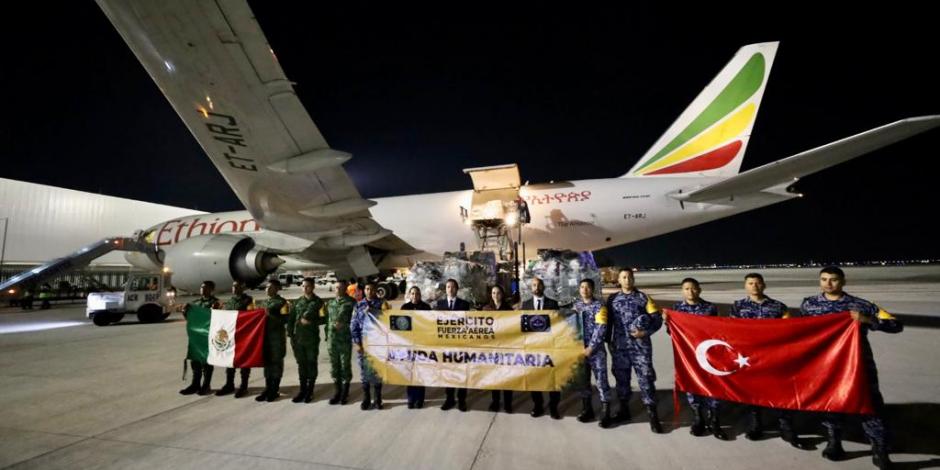 El vuelo con ayuda humanitaria partió la noche del pasado martes del AIF rumbo a Turquía.