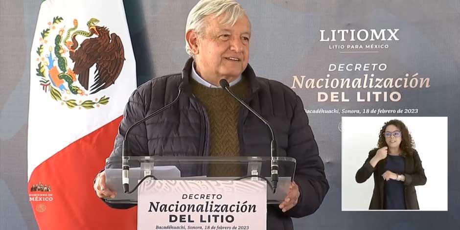 AMLO firma decreto de nacionalización del litio; "para que no lo puedan explotar extranjeros"