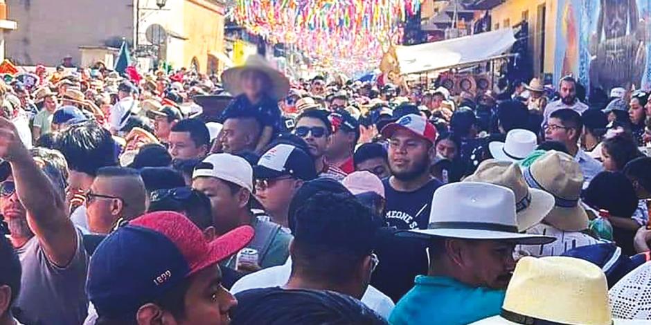 El sábado, cuando se inauguró el Carnaval de Tepoztlán, se registraron aglomeraciones que, según comparsas, pusieron en riesgo la seguridad.