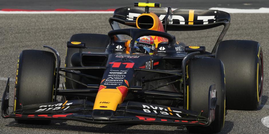 El piloto mexicano de Red Bull Checo Pérez termina con el mejor tiempo en el último día de pruebas en el Bahrain International Circuit en Sakhir, Bahrein el sábado 25 de febrero del 2023.