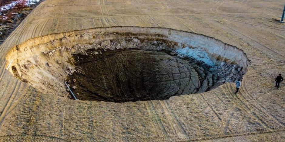 Sismo en Turquía. Aparece enorme socavón de 100 metros de diámetro en provincia de Konya (VIDEO)