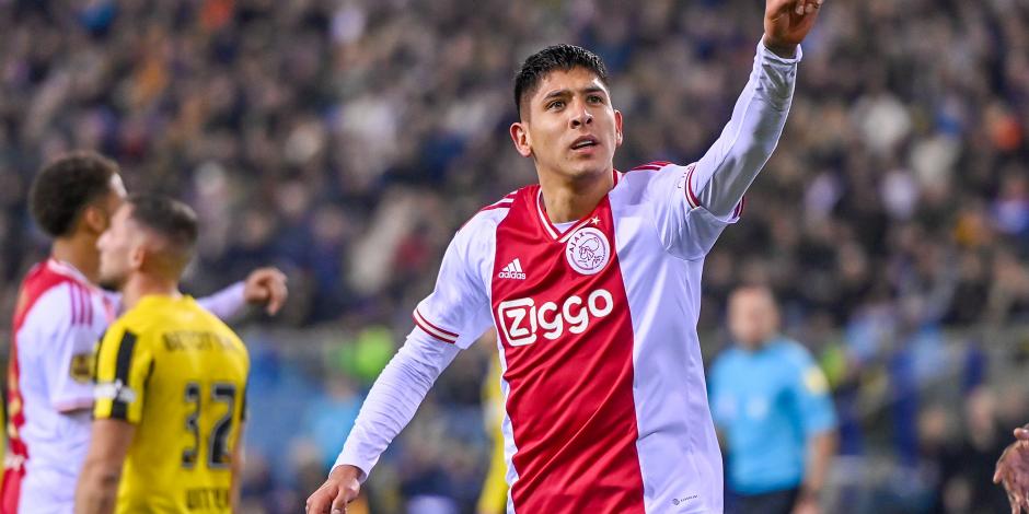 Edson Álvarez festeja su anotación con el Ajax en el duelo contra el Vitesse.