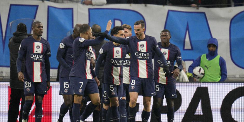 Jugadores del PSG celebran uno del goles del equipo ante el Marsella en el Clásico de Francia
