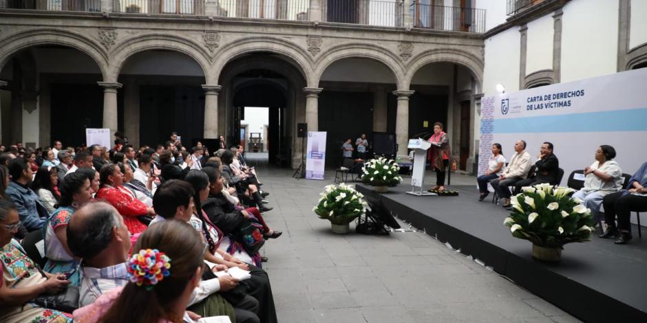 La titular de la FGJ de la Ciudad de México, Ernestina Godoy, durante la presentación de la “Carta de Derechos de las Víctimas”.