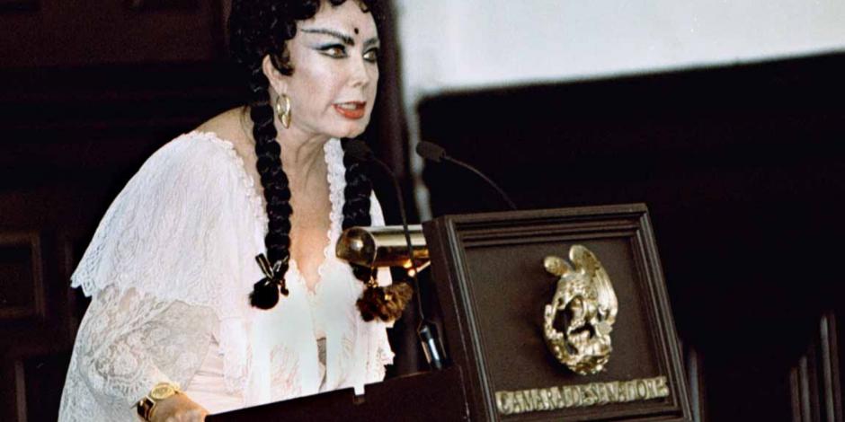 Irma Serrano combinó su carrera como bailarina y actriz, con el mundo de la política.