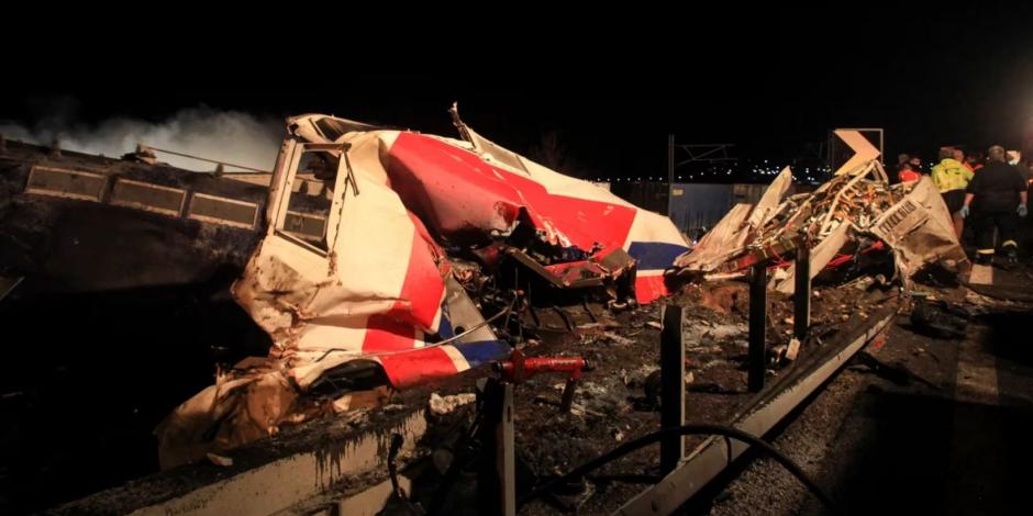 Sube a 43 el número de muertos tras el choque de 2 trenes en Grecia.