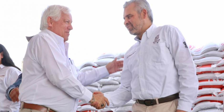 Arranca la entrega de fertilizante gratuito a productores de Michoacán.