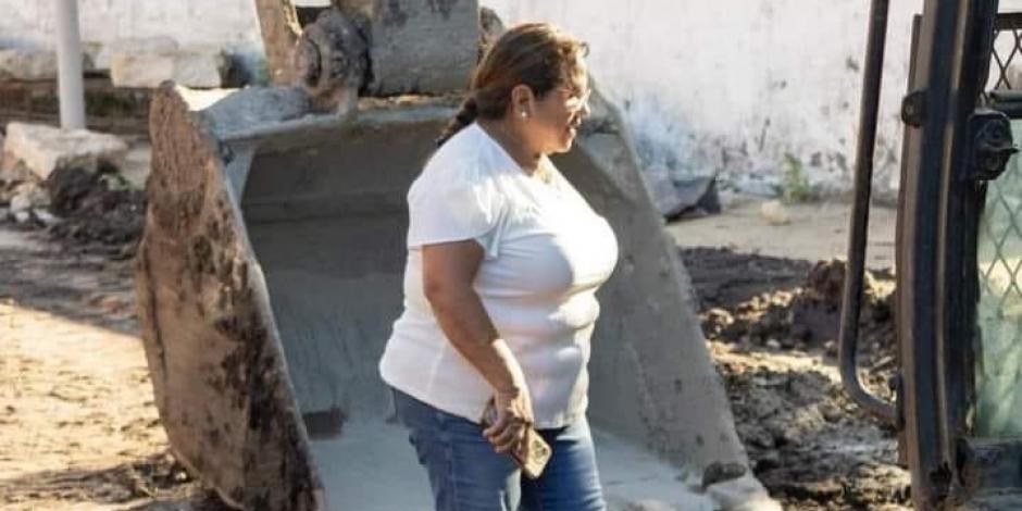 Foto que se volvió viral; usuarios en redes señalan el fotomontaje de la alcaldesa de Minatitlán.