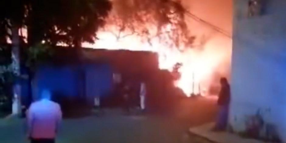 Se registra un fuerte incendio en la colonia Santa Úrsula, Tlalpan.