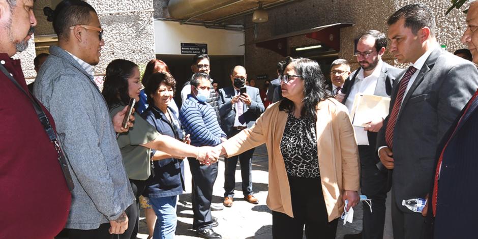 La ministra presidenta de la SCJN (centro), durante su visita al edificio sede del CJF en San Lázaro, ayer.