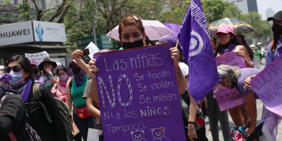 Mujeres de la colectiva Las Compas en manifestación, el 8 de mayo del 2022.
