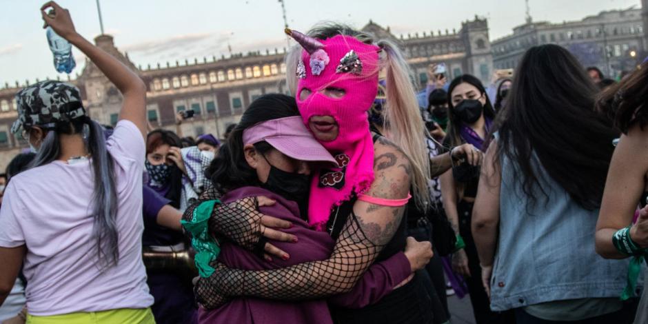 Miles de mujeres de todas edades, marcharon desde diferentes puntos de la Ciudad hacia el Zócalo capitalino con motivo del 8m Día Internacional de la Mujer en 2022.
