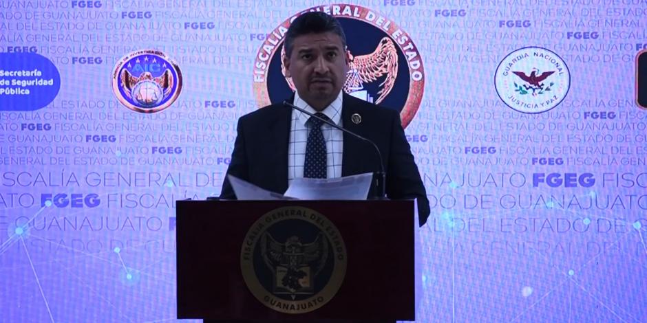 El fiscal del estado de Guanajuato, Carlos Zamarripa, en conferencia de prensa, ayer.