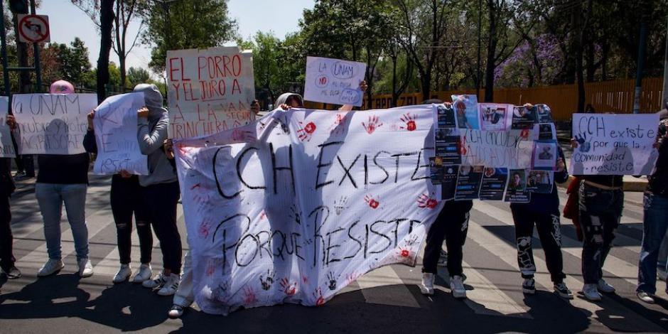 Estudiantes del CCH Azcapotzalco protestaron  ayer contra el acoso.