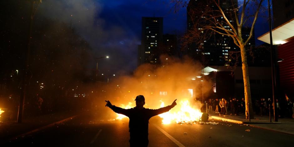En París, la policía trató de restaurar la calma después de dos noches consecutivas de disturbios.