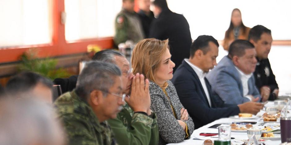 La Gobernadora de Chihuahua, Maru Campos, y diversas autoridades.