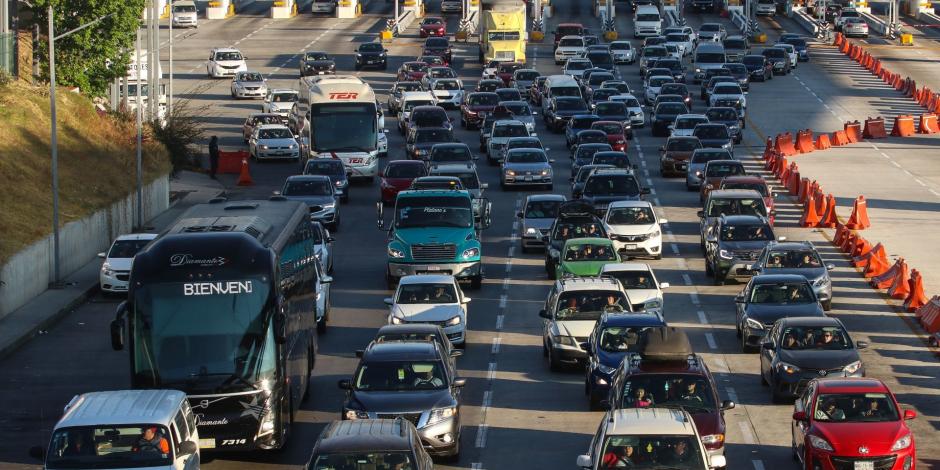 Bloqueo genera caos vial en la México-Cuernavaca en retorno de puente vacacional