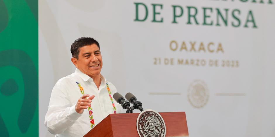 El gobernador Salomón Jara y el Presidente AMLO informaron avances de obras en Oaxaca.