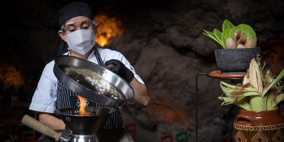 Se recomienda visitar los restaurantes de La Gruta y La Cueva en Teotihuacán