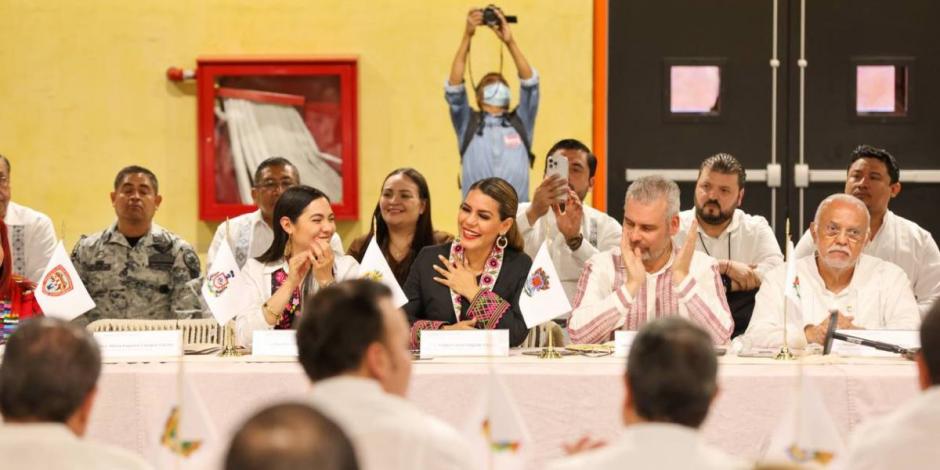 Asiste Evelyn Salgado a la sesión de la Comisión Nacional de Seguridad Pública en Oaxaca.