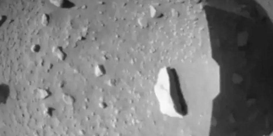 Ingenuity muestra su propia sombra tras aterrizar del vuelo 48 en Marte.