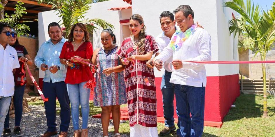 En Guerrero, Se otorgaron 121 acciones del Programa Mejoramiento de Vivienda con recursos de 6.5 MDP en pisos y techos firmes, baños y estufas ecológicas para dignificar la vida de los coyuquenses