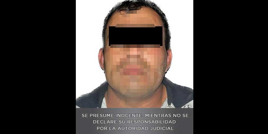 De acuerdo con la Fiscalía mexquense, Edgar “N” alias “Minimi” y/o “Chaparro” y/o “Rebelde” es presunto líder de la banda delictiva denominada “La Línea”, dedicada a la venta de droga, secuestro y trata de personas