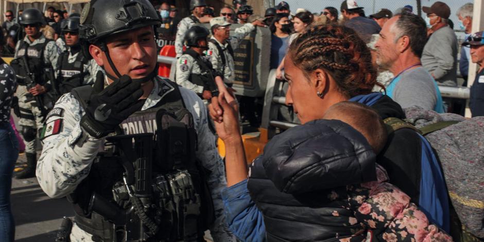 Un grupo numeroso de migrantes de diversas nacionalidades intentó cruzar la frontera entre EUA y México en Ciudad Juárez, el pasado 12 de marzo