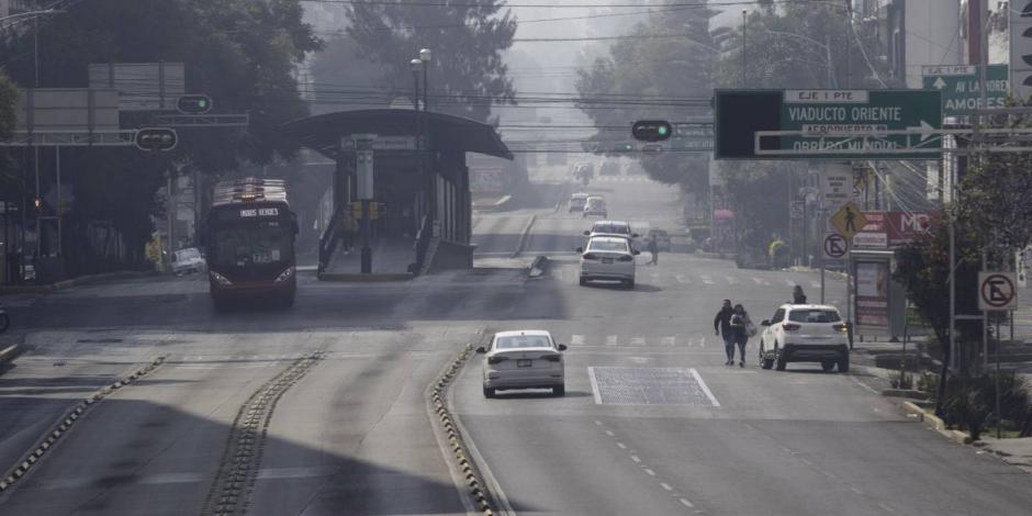 Hoy No Circula busca regular el tránsito de automóviles; en foto: calles vacías por contaminación.