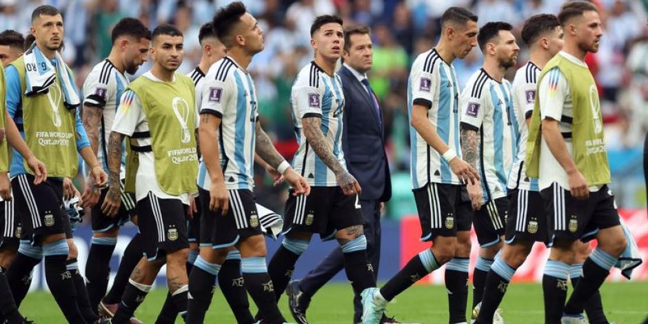 Futbolistas de Argentina después de su derrota contra Arabia Saudita en el Mundial de Qatar 2022.