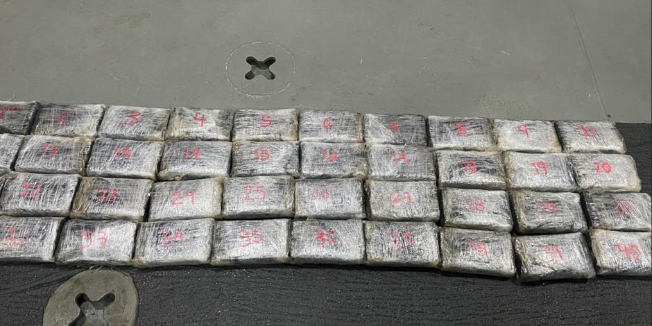 Marina asegura 33 bultos de cocaína