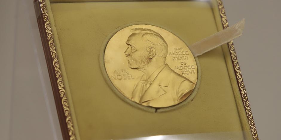 La medalla del Nobel de Literatura, una de las piezas exhibidas.