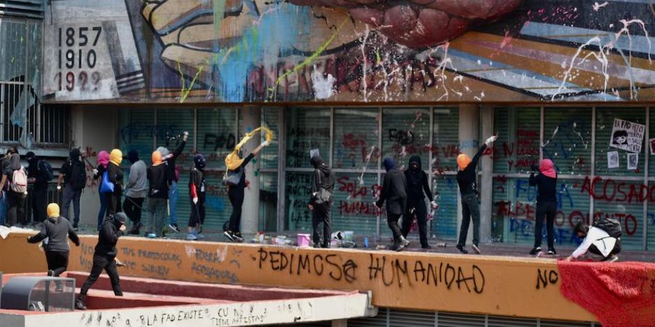 Vandalizan mural de David Alfaro Siqueiros en Rectoría de la UNAM.