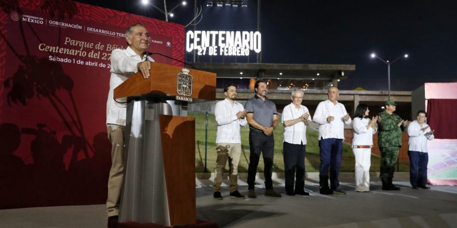 Adán Augusto López Hernández, secretario de Gobernación, asistió a la reinauguración del estadio de los Olmecas de Tabasco