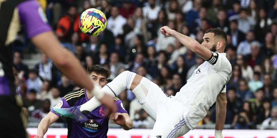 Benzema convierte una de sus dianas de ayer en Madrid.