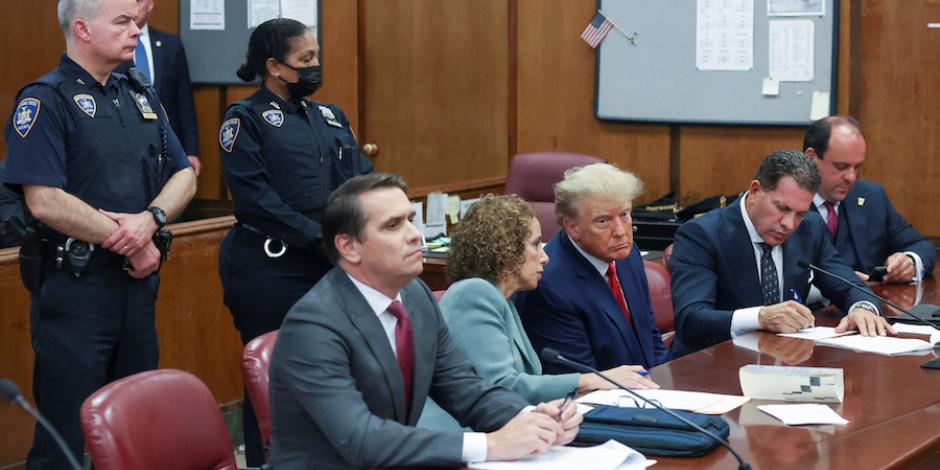 El expresidente Donald Trump, ayer, al comparecer ante un juzgado en NY.