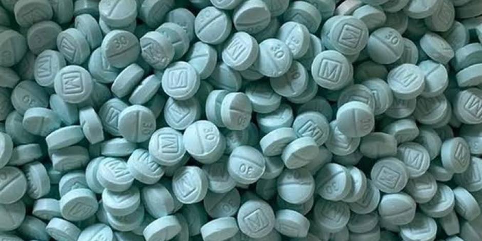 Blinken señaló que aunque muchos de los precursores químicos que utilizan las bandas criminales para producir fentanilo, son legales, “los cargamentos llegan de forma ilícita a México desde China”.