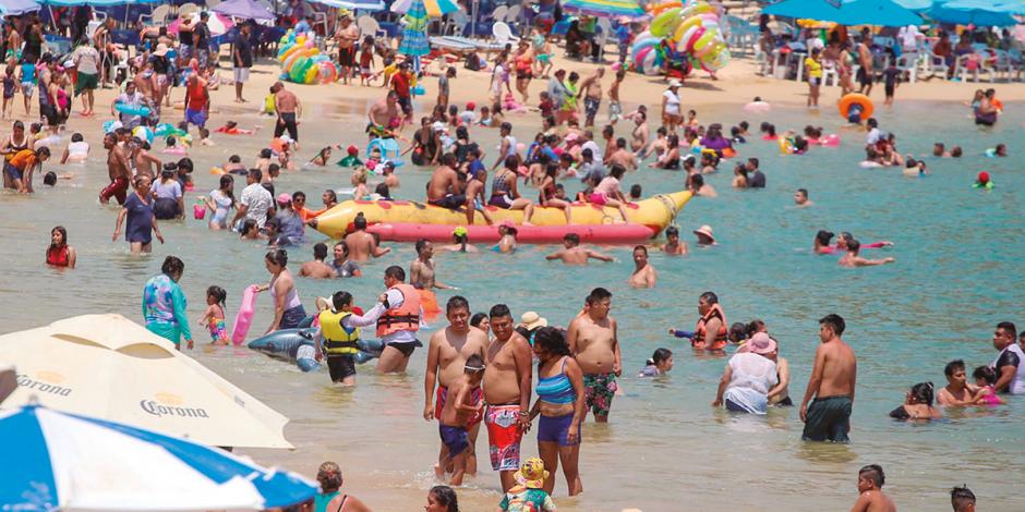 Playas de Acapulco lucieron abarrotadas en estas vacaciones de Semana Santa.