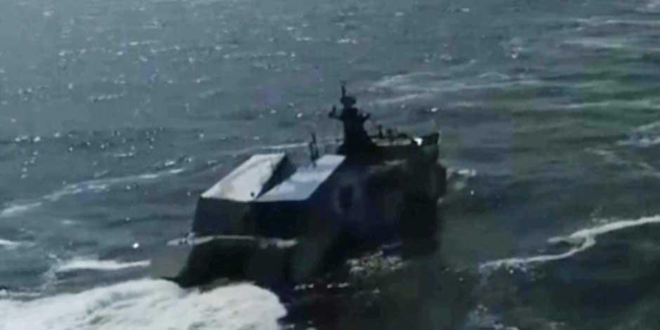 En esta imagen, tomada de un video de la cadena china CCTV el domingo 9 de abril de 2023, un buque de la Armada de China participa en un ejercicio militar en el Estrecho de Taiwán.