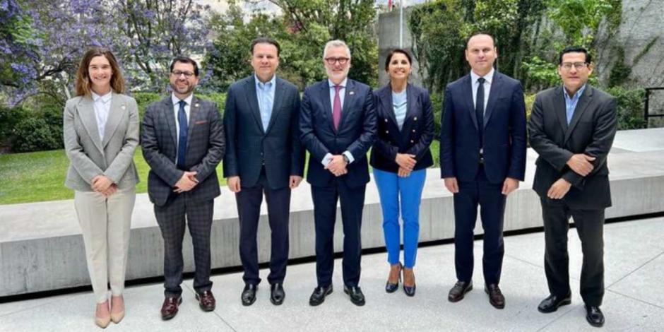 Esteban villegas se reúne con embajador de Suiza en México.