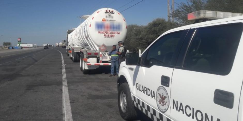 En imagen de archivo, la Guardia Nacional aseguró un tráiler con combustible robado en Tamaulipas.