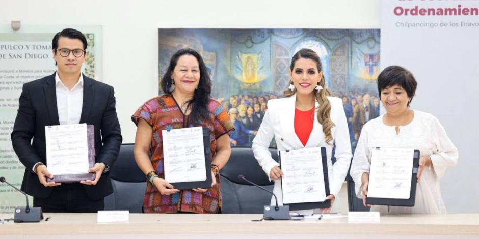Evelyn Salgado firma convenio de coordinación para el Ordenamiento Ecológico Estatal y Regional de Guerrero.