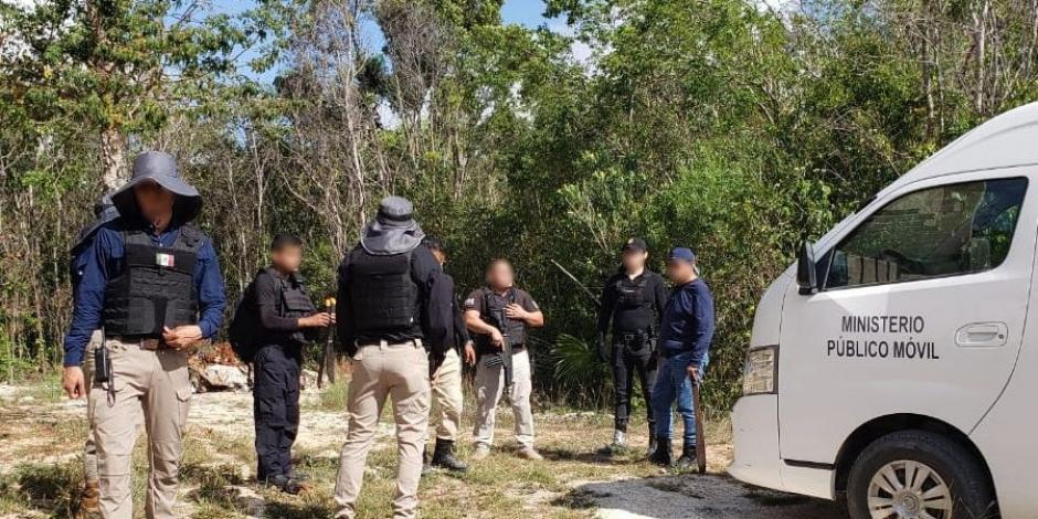 Elementos de la Fiscalía de Quintana Roo indagan en hallazgo de cuerpos.