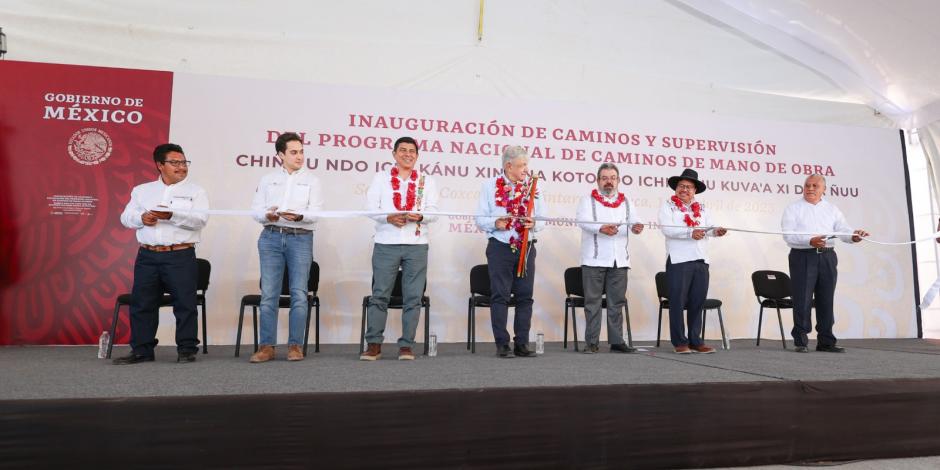 Caminos Artesanales son un acto de justicia social para Oaxaca, coinciden López Obrador y Salomón Jara
