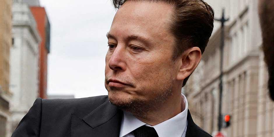 En esta imagen de archivo, el CEO de Tesla, Elon Musk, sale de la oficina local de la compañía en Washington