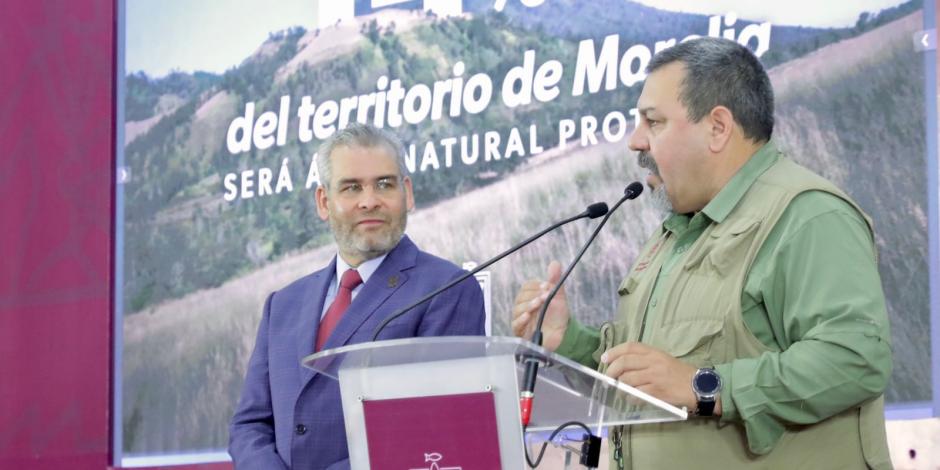 El gobernador Alfredo Ramírez y el secretario Alejandro Méndez, ayer.