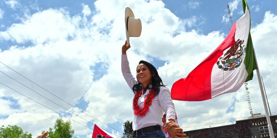 La candidata de Va por el Estado de México, Alejandra Del Moral, durante su visita a San Felipe del Progreso el pasado 15 de abril.